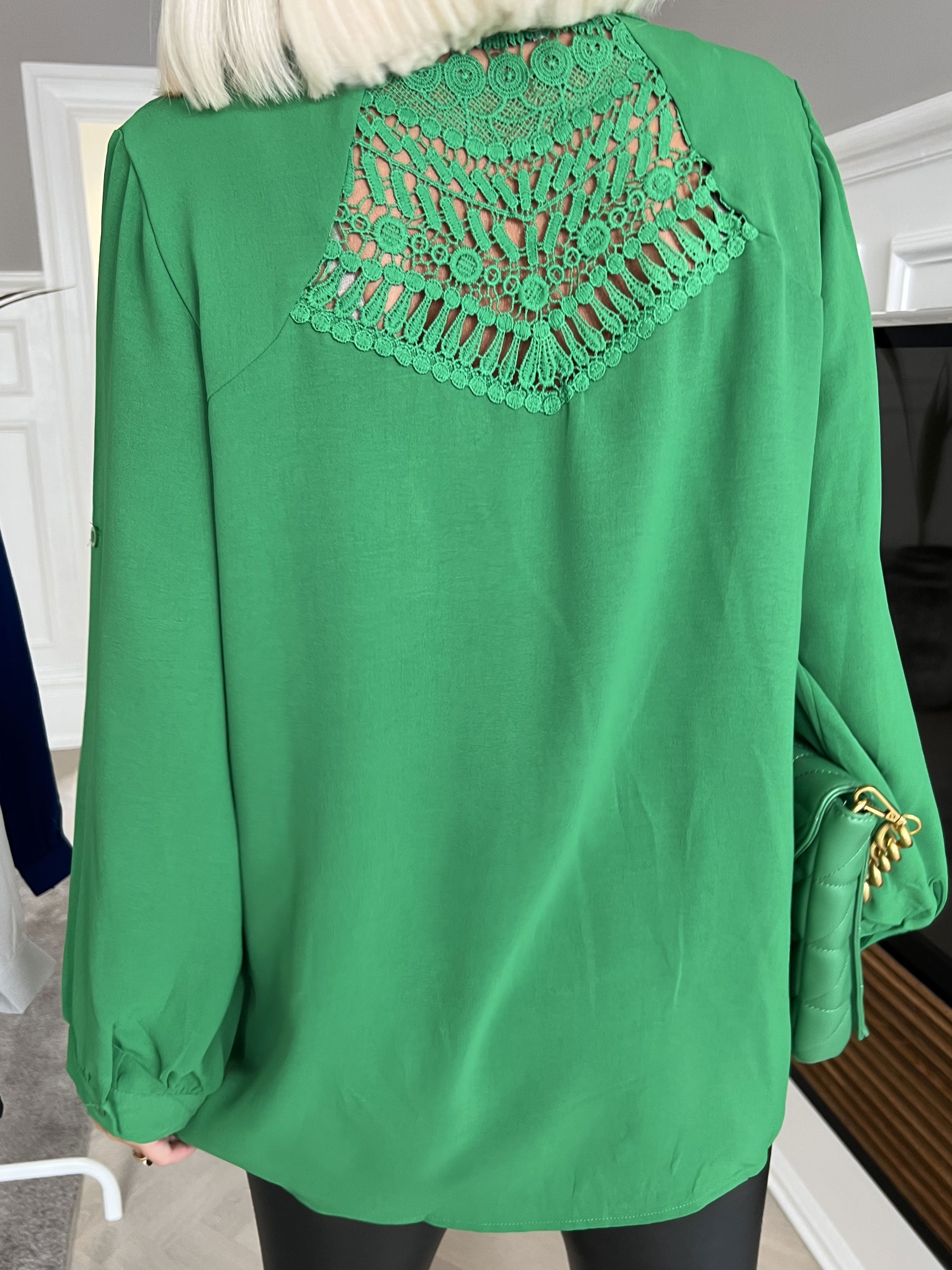 Rita - Söt tunika med spets på baksidan - White